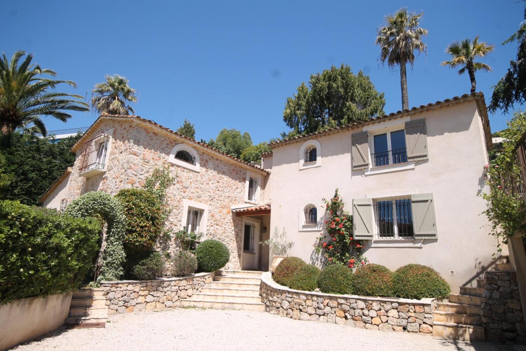 Les Coteaux Villa *